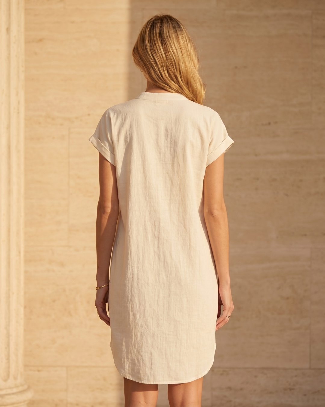 Hugo Caesar Tassi Antonia full-length rear view showing the clean loose back and curved shirttail hem in Avorio