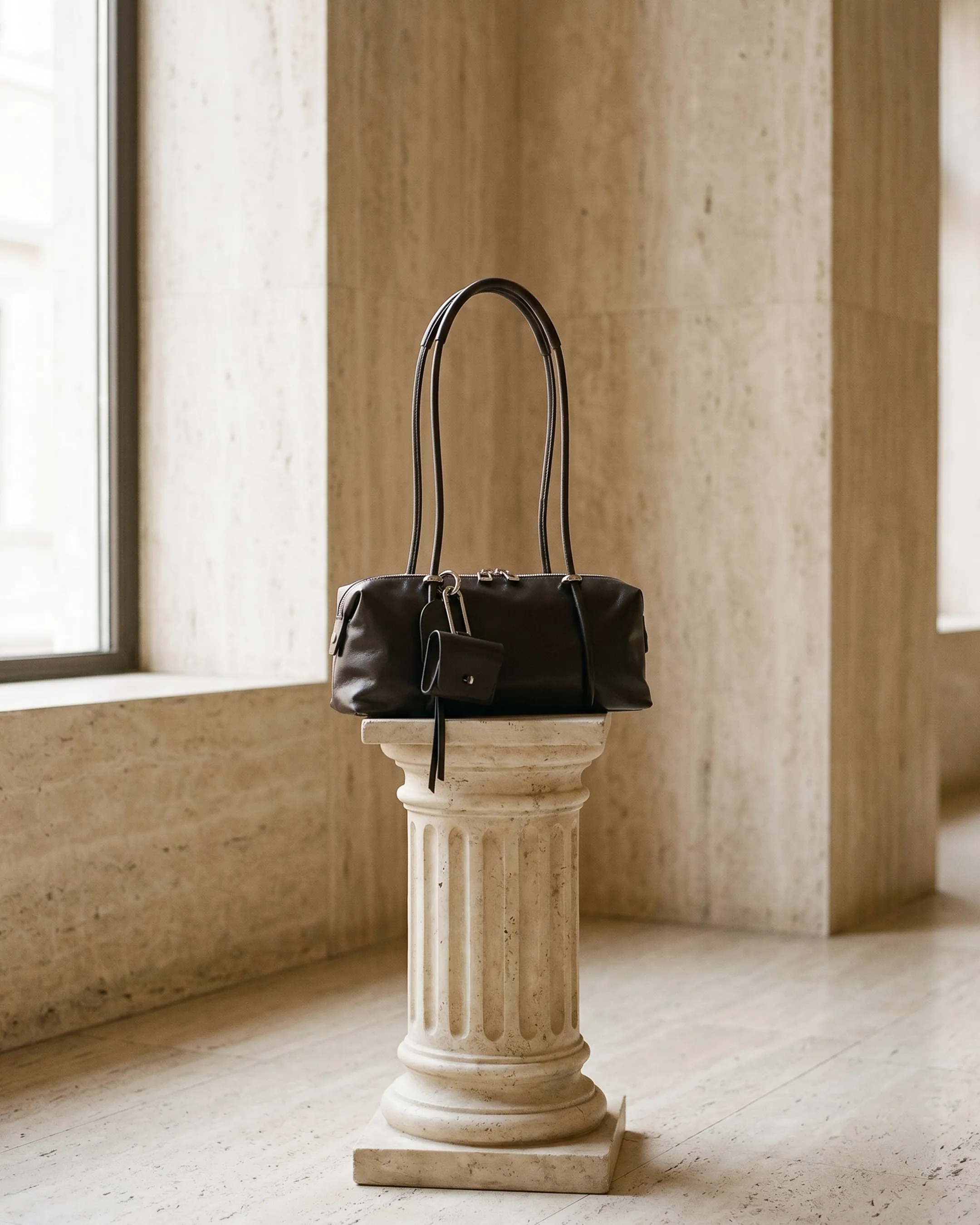 Hugo Caesar Tassi structured leather tote bag in Basalt — studio packshot, Hugo Caesar Tassi