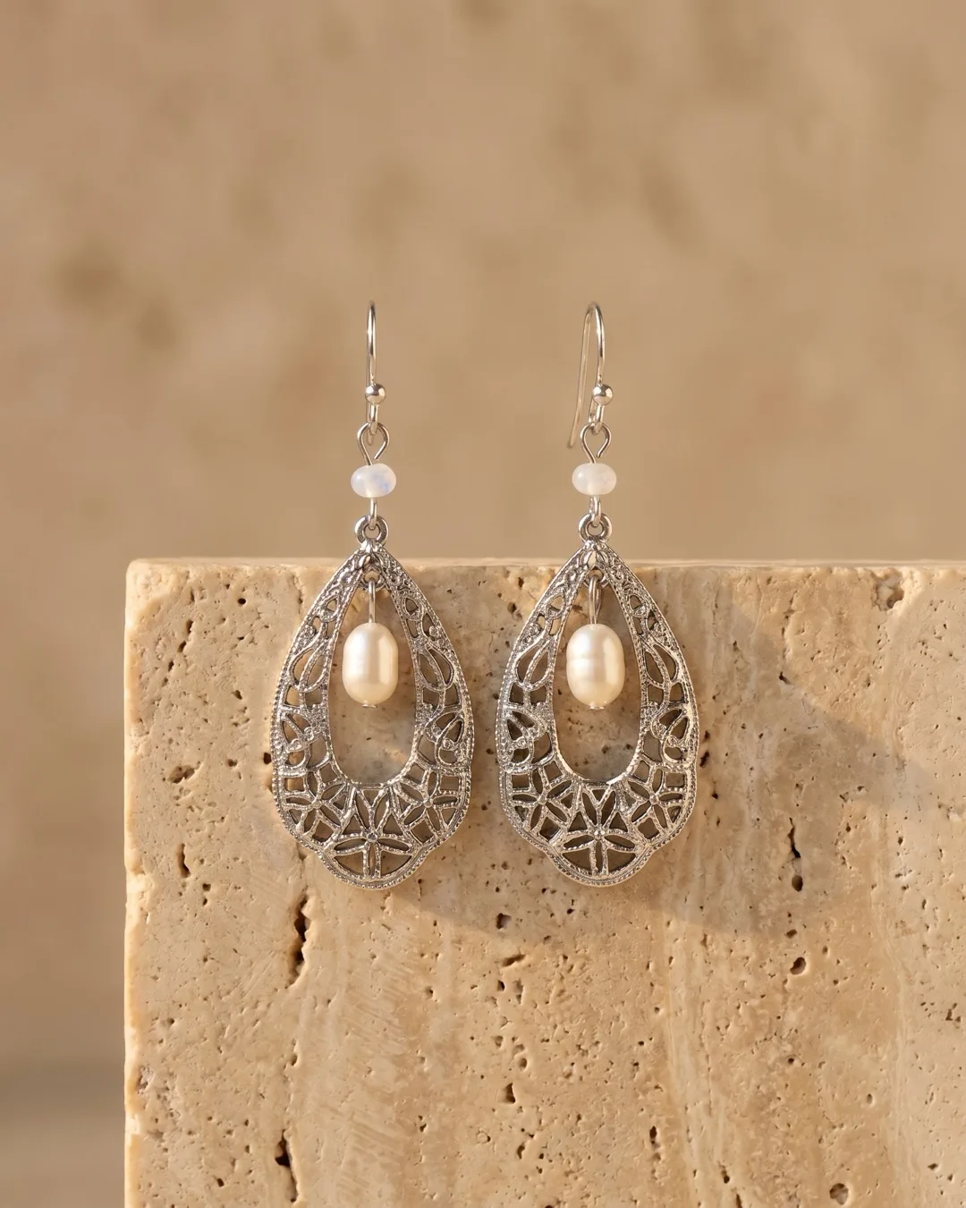 Fortuna Pearl Teardrop Silver Drop Earrings in Argento — Hugo Caesar Tassi