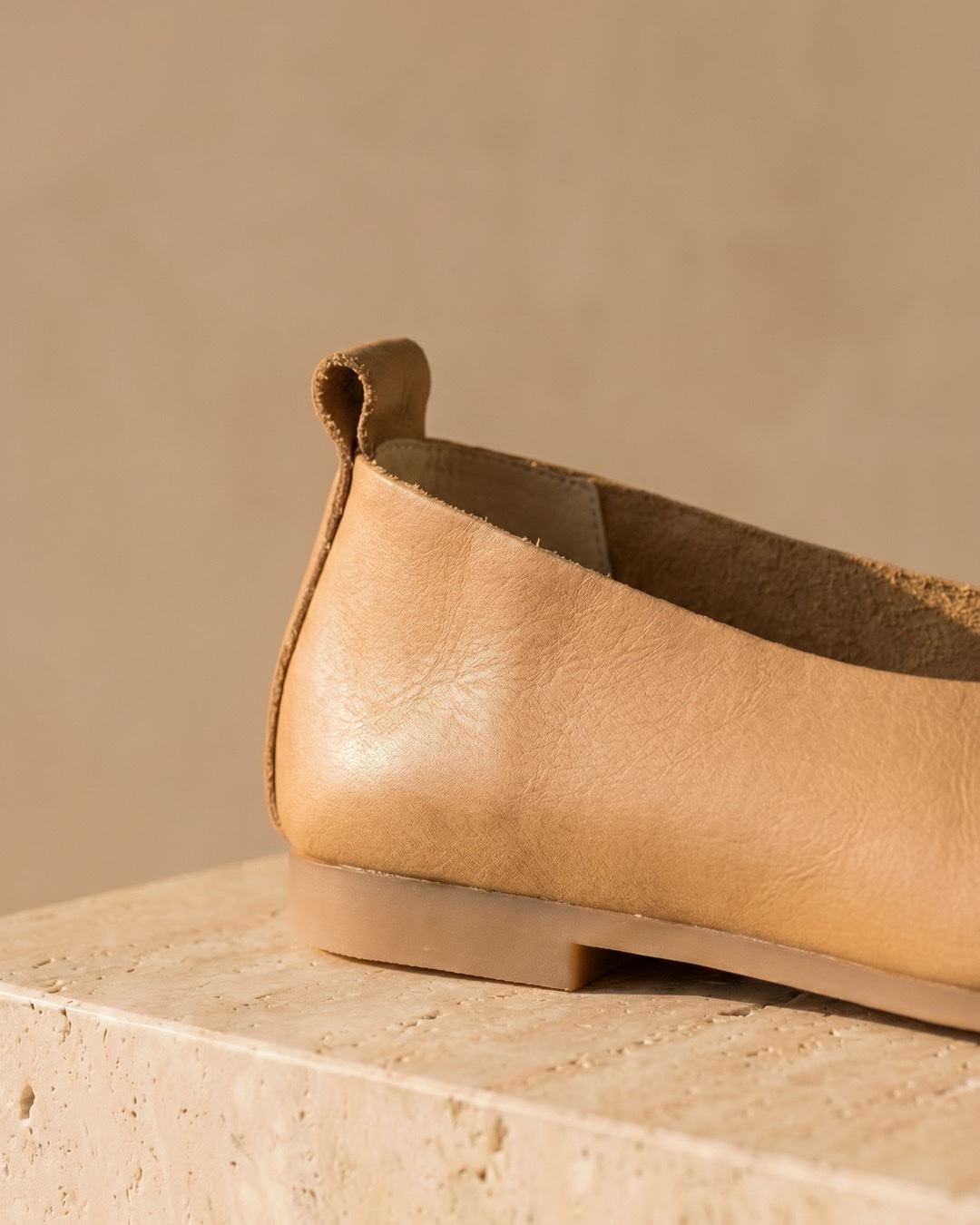 Hugo Caesar Tassi Septima macro of the soft oil-finish cowhide grain, the back pull-tab and the low natural-tan leather heel