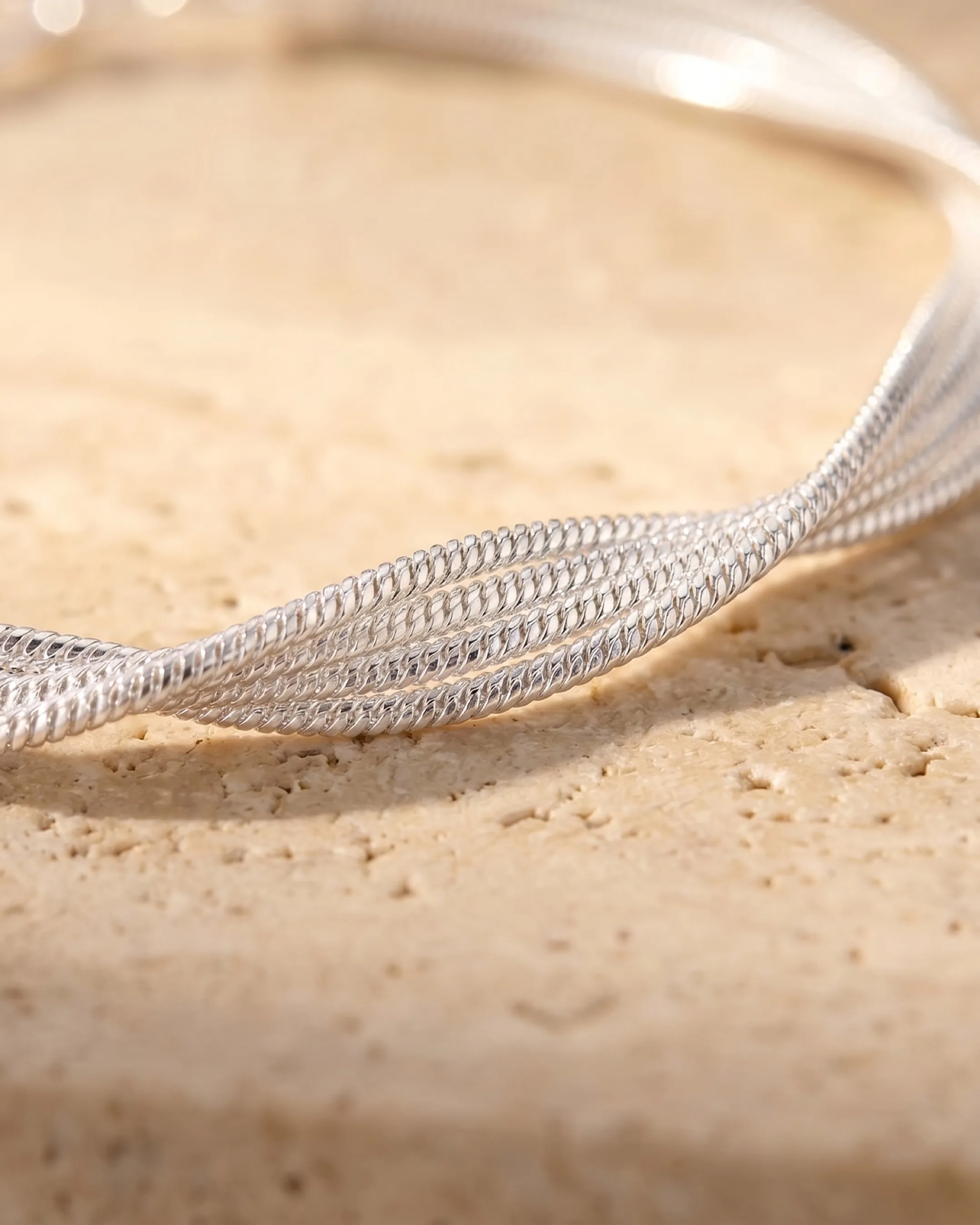 Hugo Caesar Tassi Stella macro of the fine silver mesh strands twisted together into a soft central helix