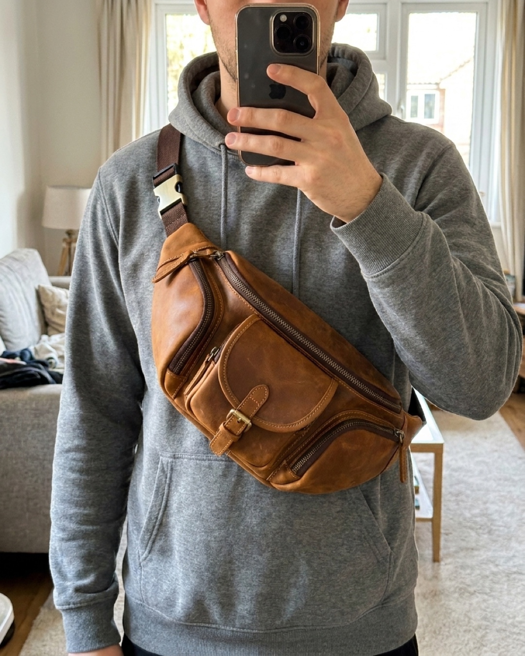 Customer selfie of the Hugo Caesar Tassi Caelia in Cuoio