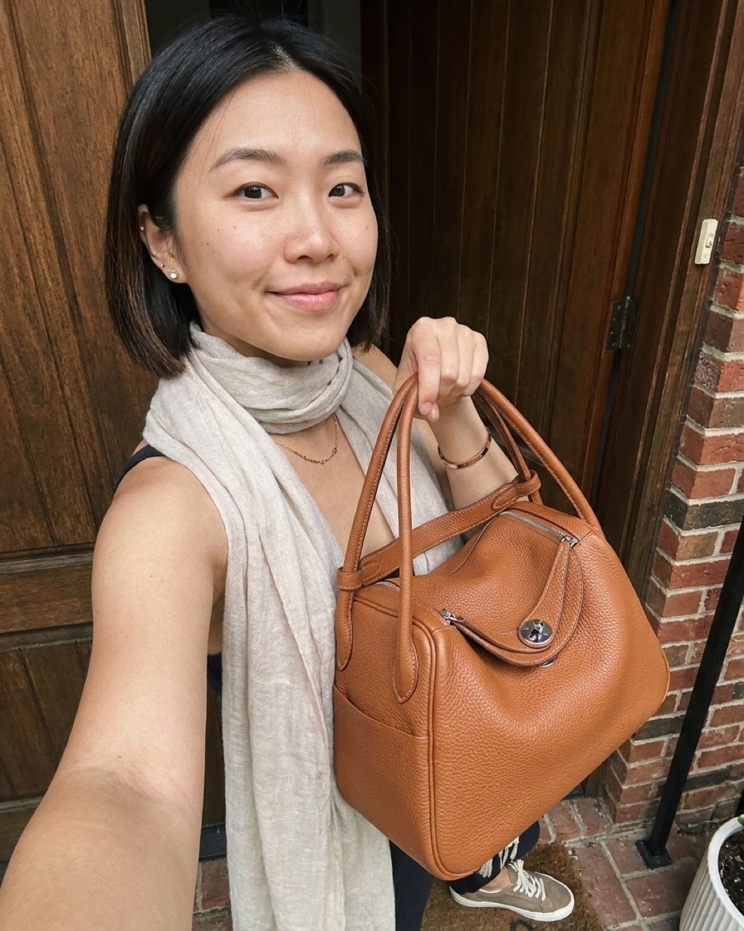Customer selfie of the Hugo Caesar Tassi Lanuvina in Cuoio
