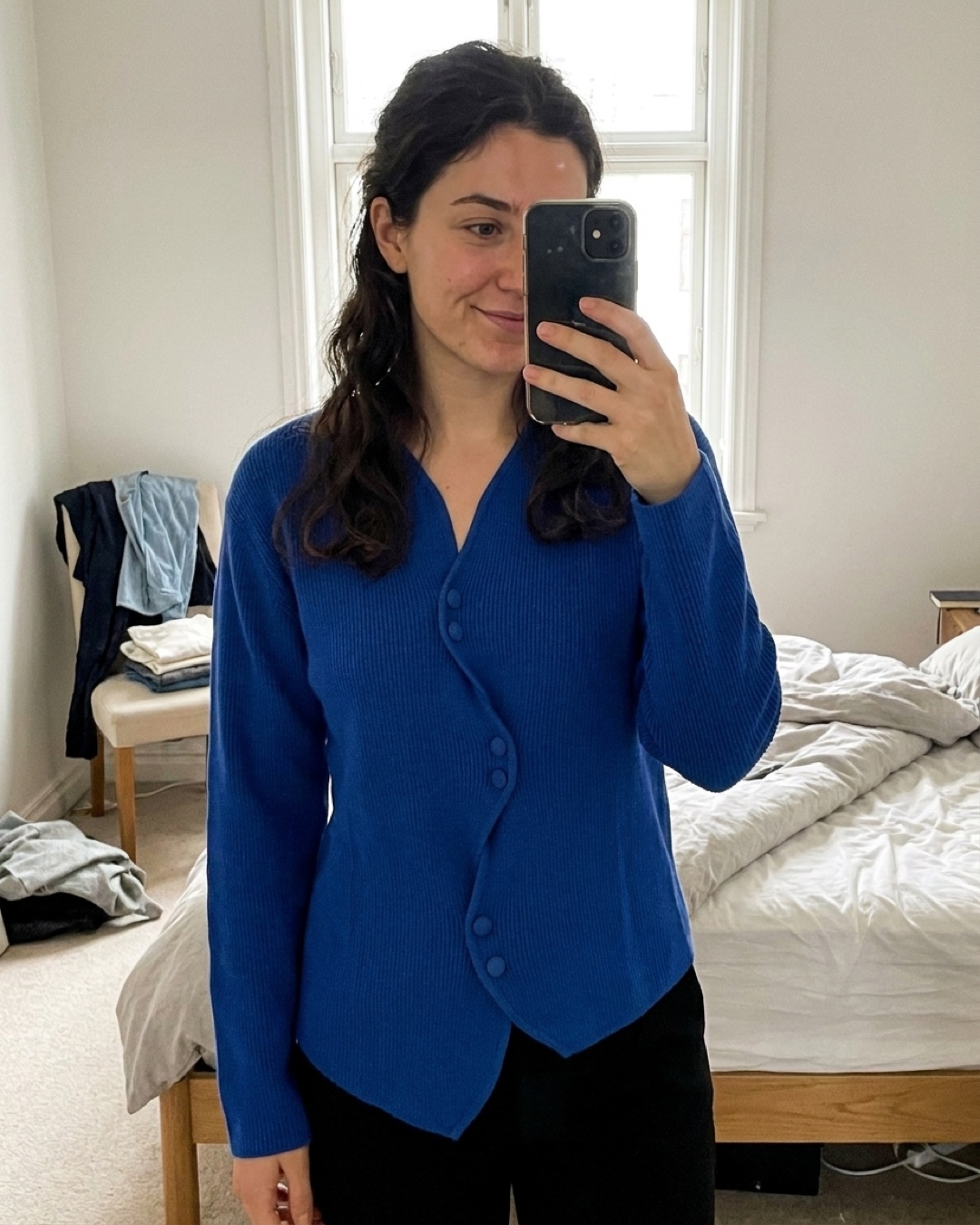Customer selfie of the Hugo Caesar Tassi Lucretia in Cobalto