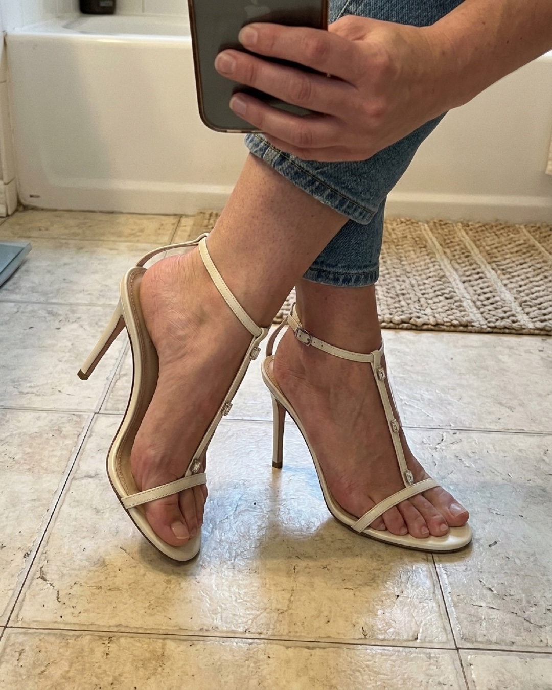 Customer selfie of the Hugo Caesar Tassi Sabella in Avorio