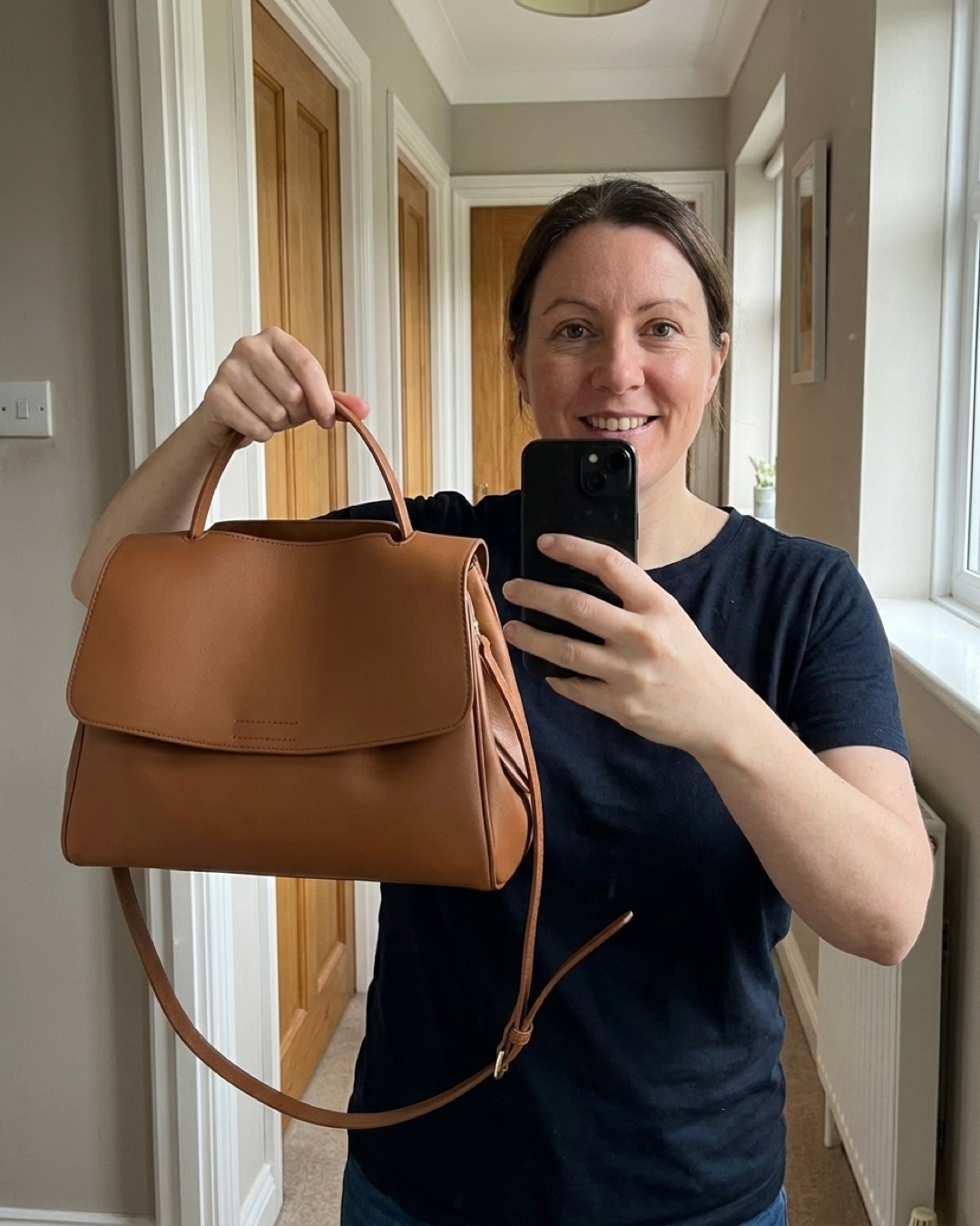 Customer selfie of the Hugo Caesar Tassi Tiberina in Cuoio
