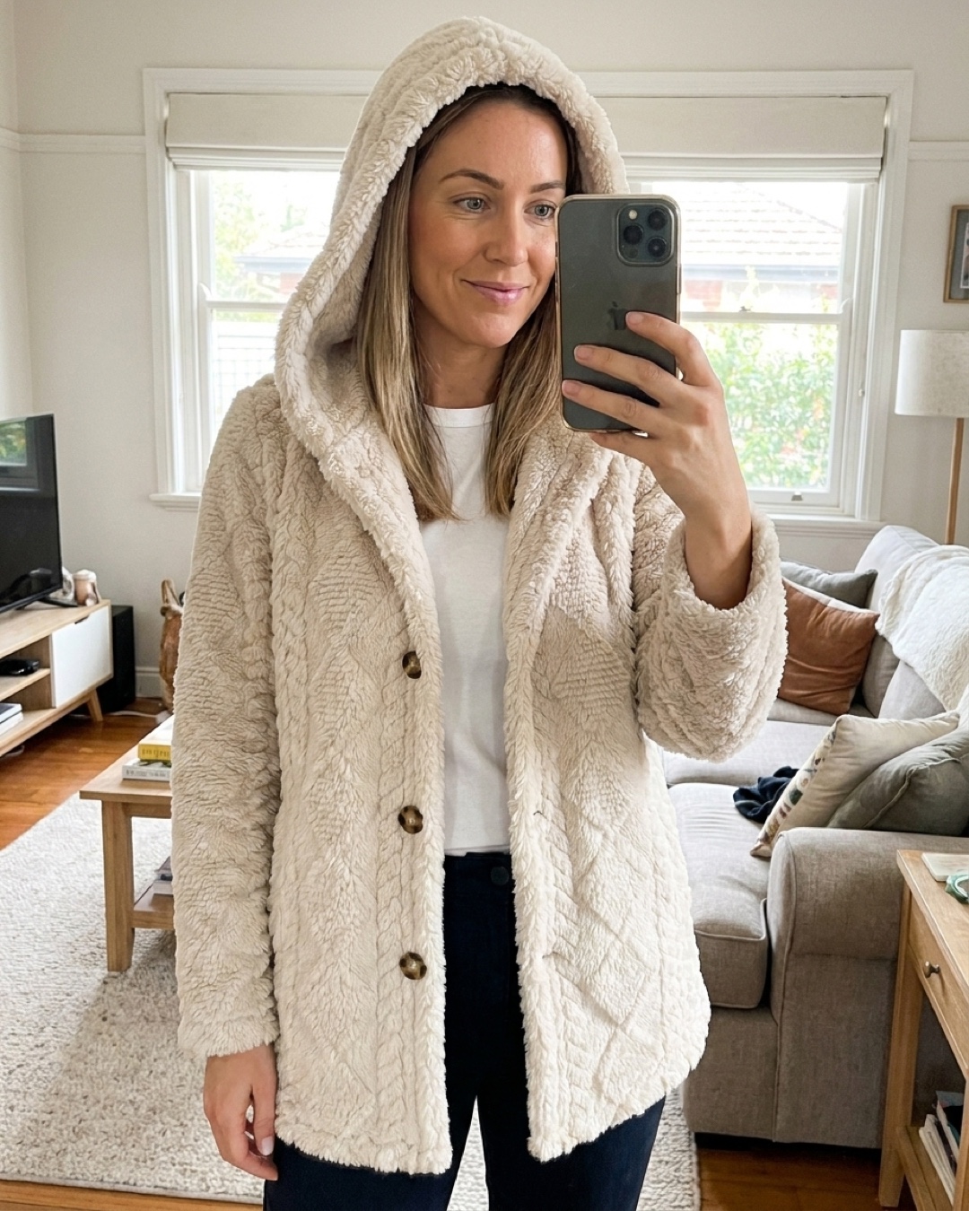 Customer selfie of the Hugo Caesar Tassi Vitellia in Travertine