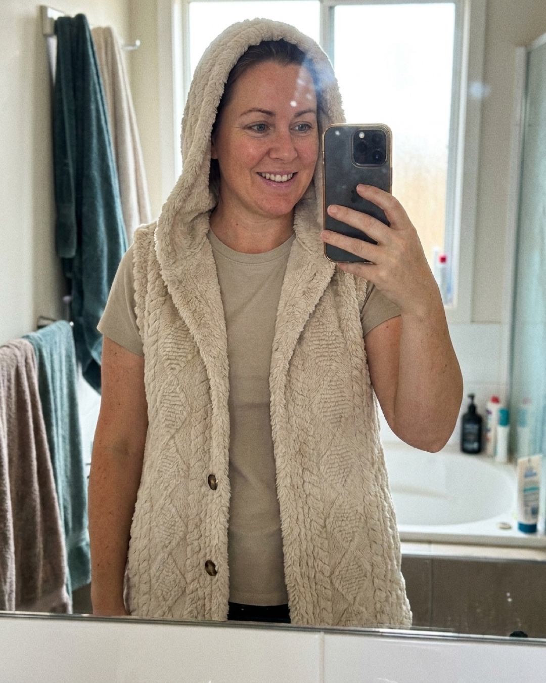 Customer selfie of the Hugo Caesar Tassi Vitellia in Travertine